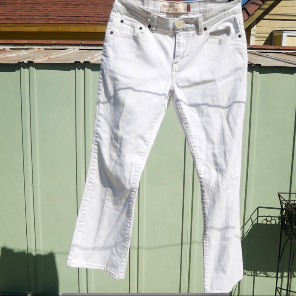 White Levi Bootcut Jeans 🛶